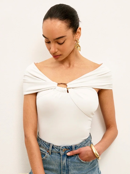 Commense Tops - Commense Off-Shoulder Metal Ring Twist Front Top. Size XL. NWT. WHITE